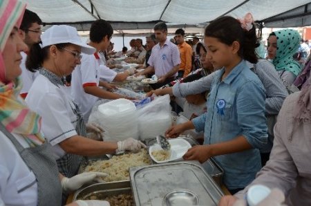 İmam hatip mezunları her yıl bir araya gelmenin heyecanını yaşıyor