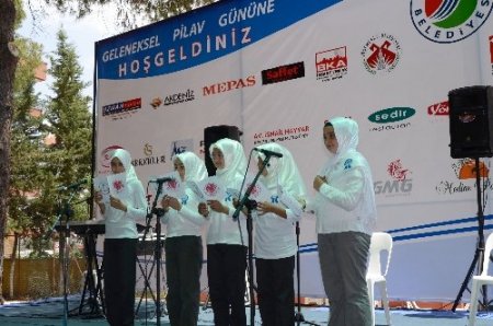 İmam hatip mezunları her yıl bir araya gelmenin heyecanını yaşıyor