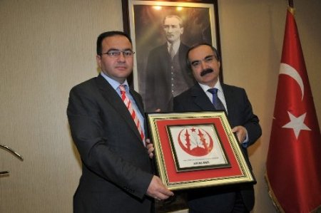 İmam hatip mezunları Vali Coş'u ziyaret etti