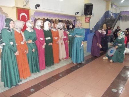 İmam hatipli kızlardan Kutlu Doğum programı