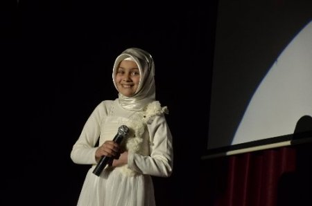 İmam hatipli öğrencilerin Kutlu Doğum programı büyük ilgi gördü