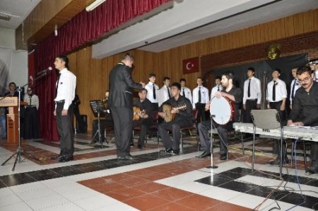 İmam hatipli öğrencilerin Kutlu Doğum programı büyük ilgi gördü