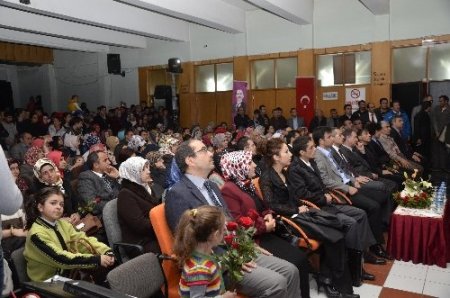 İmam hatipli öğrencilerin Kutlu Doğum programı büyük ilgi gördü