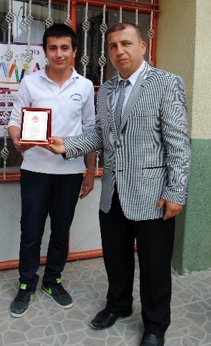 İmam hatipliler harçlıklarıyla 4 engelliyi sevindirdi