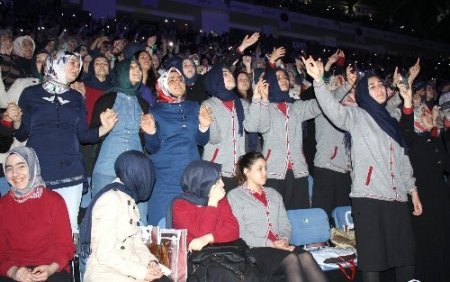 İmam hatipliler Kutlu Doğum programında bir araya geldi