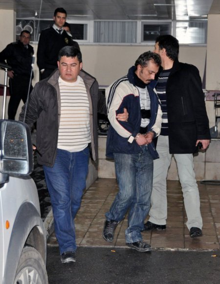 İmam nikâhlı eşinin evini kurşunladı, bir kişi yaralandı