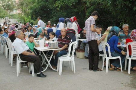 İmam Öncü Oldu Mahalleli Sokak İftarında Buluştu