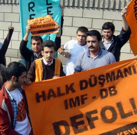 Imf Başkanı Strauss'u Protesto Eden Öğrenciler Gözaltına Alındı