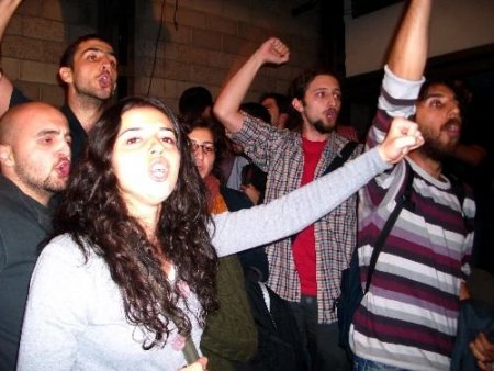 Imf Başkanı'na Ayakkabılı Protesto