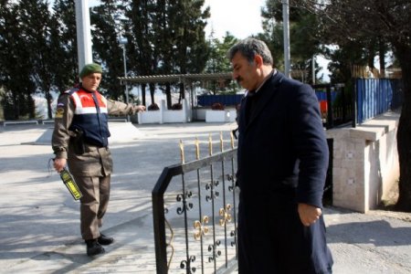 İmralı’ya gitmek için 1,5 saat beklediler