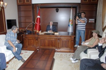 İnanır Ve Çehre, Aldırmaz’ı Ziyaret Etti