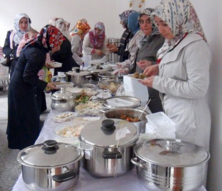 İnci-Der öğrencilerin elinden tutmaya devam ediyor