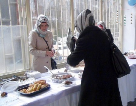 İnci-Der öğrencilerin elinden tutmaya devam ediyor