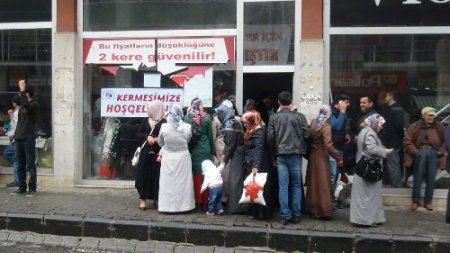 İnci Hanımlar Derneği'nden öğrenciler yararına kermes