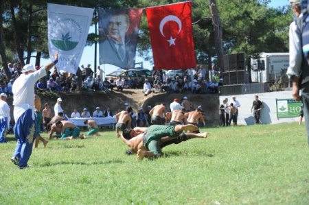 İncir Festivali’nde yağlı güreş şenliği