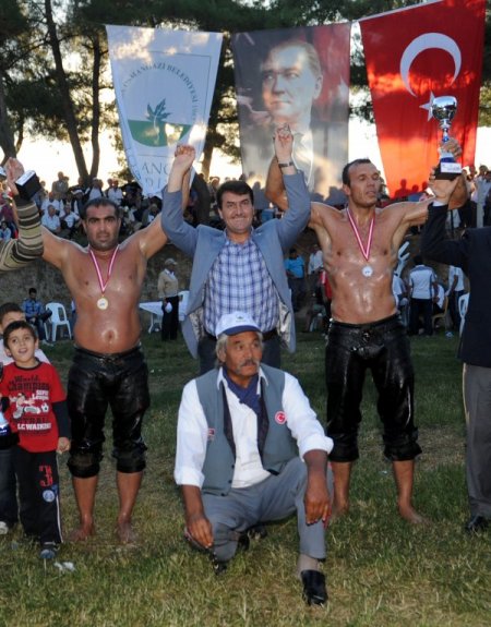 İncir Festivali’nde yağlı güreş şenliği