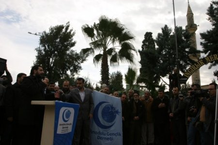 İncirlik önünde 'Mescit basan ABD askerleri bulunsun' eylemi