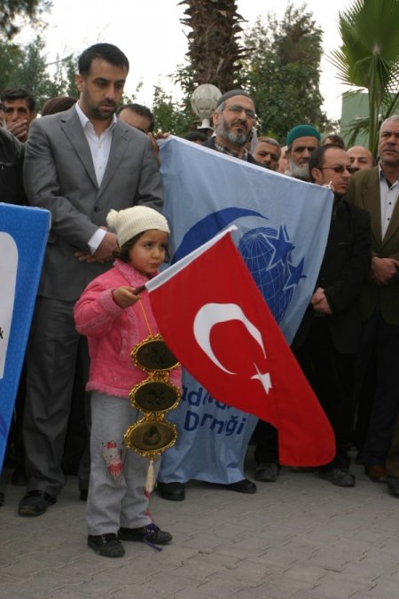 İncirlik önünde 'Mescit basan ABD askerleri bulunsun' eylemi