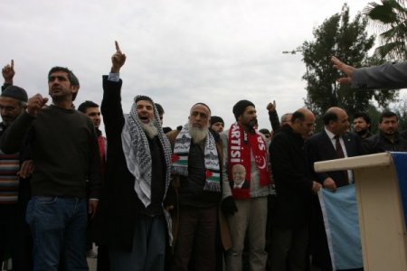 İncirlik önünde 'Mescit basan ABD askerleri bulunsun' eylemi