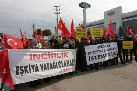 İncirlik önünde 'Mescit basan ABD askerleri bulunsun' eylemi
