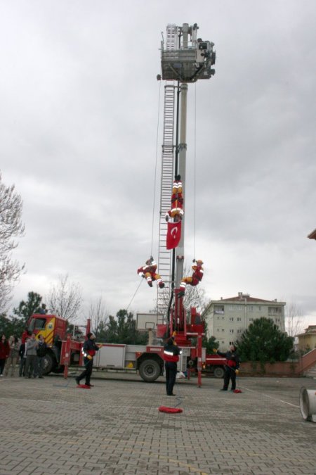 İnegöl Belediyesi İtfaiye Müdürlüğü'nün tatbikatı nefes kesti