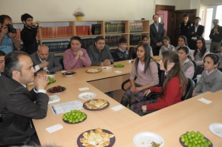 İnegöl Belediyesi’nden Köy Okuluna Kütüphane