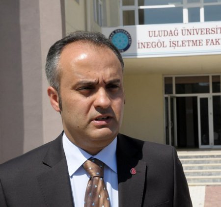 İnegöl Belediyesi’nden üniversite bahçesine çevre düzenlemesi