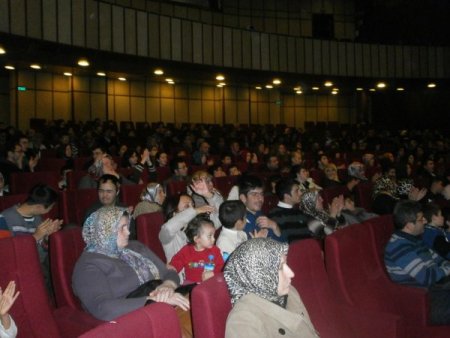 İnegöl'de engelli çocuklar tiyatro ile buluştu