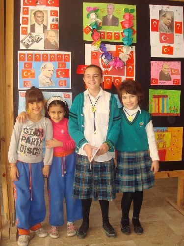 İngiliz Öğrenci, Düzenli Kitap Okuma Alışkanlığıyla Türk Öğrencilere Örnek Oluyor