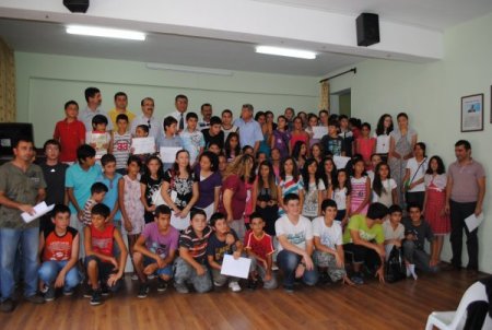 İngilizce Kursunu Tamamlayan 125 Öğrenci Belgelerini Aldı