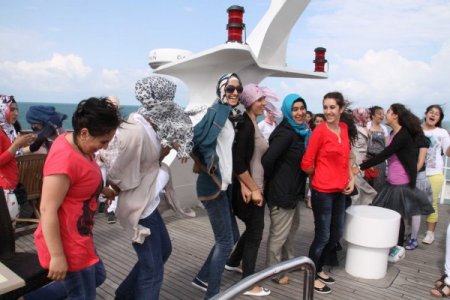 İngilizce Öğrenen Güneydoğulu Öğrenciler, Karadeniz Üzerinde Halay Çekti