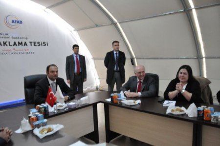 İngiltere Büyükelçisi David Reddaway, çadırkenti gezdi