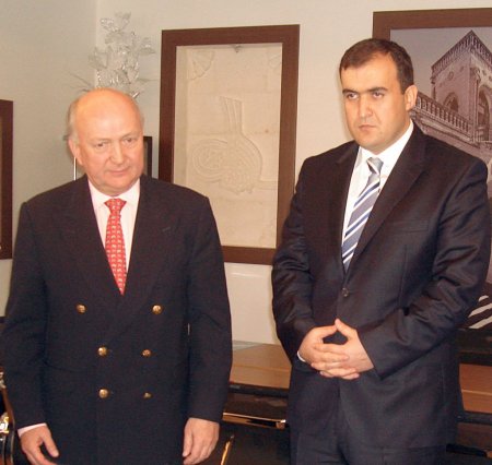 İngiltere Büyükelçisi'nden Mardin'e 'Mor Gabriel Manastırı' ziyareti