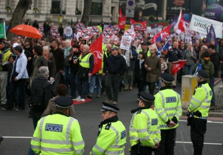 İngiltere'de Libya'ya Destek Gösterisi