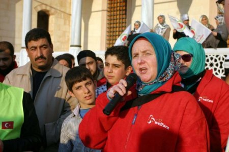 İngiltere'deki Müslümanlar da Suriye'ye el uzattı