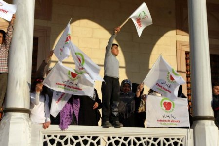 İngiltere'deki Müslümanlar da Suriye'ye el uzattı