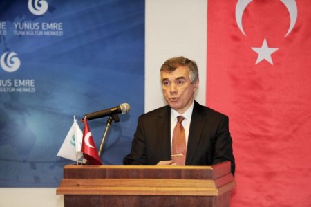 İngiltere'deki Türk öğretmenler Yunus Emre Kültür Merkezi'nde buluştu