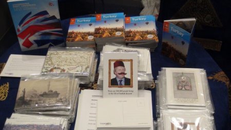 İngiltere'deki yıllık parti kongreleri 'siyaset fuarını' andırıyor