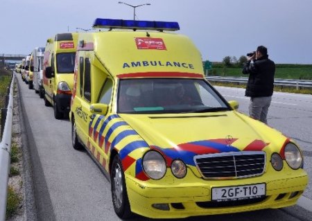 İngiltere’den Suriye’ye ambulans konvoyu