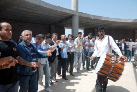 İnşaat İşçileri 1 Mayıs'ı Şantiyede Kutladı