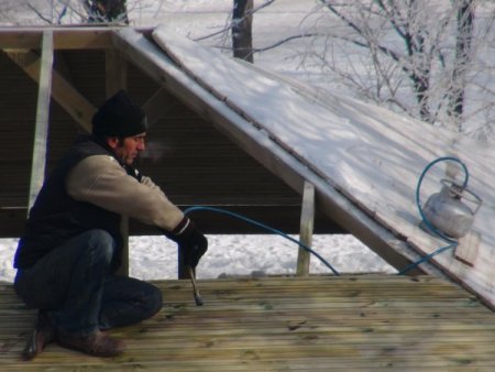 İnşaat işçileri eksi 20 derece soğukta çalışmaya devam ediyor