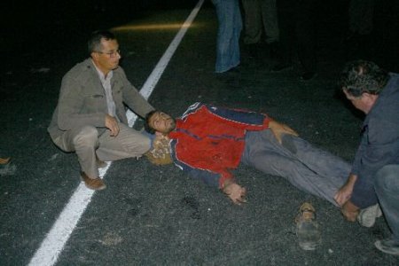 İnşaat İşçilerini Taşıyan Minibüs Beton Bariyere Çarptı: 10 Yaralı