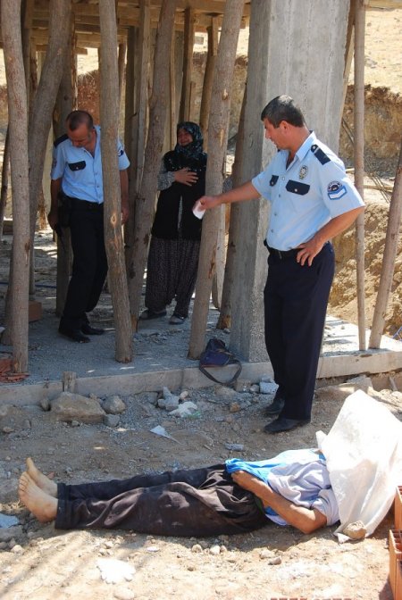 İnşaat işçisi çalışırken öldü