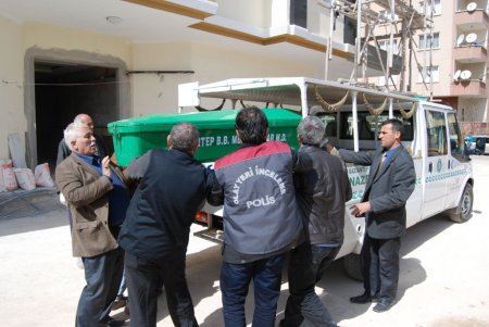 İnşaat işçisi çöken duvarın altında kaldı