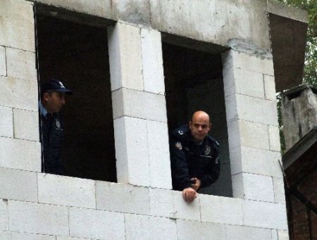 İnşaatta Erkek Cesedi Bulundu