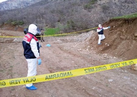 İnsan kemiklerinin bulunduğu yerde jandarma kazı yaptı