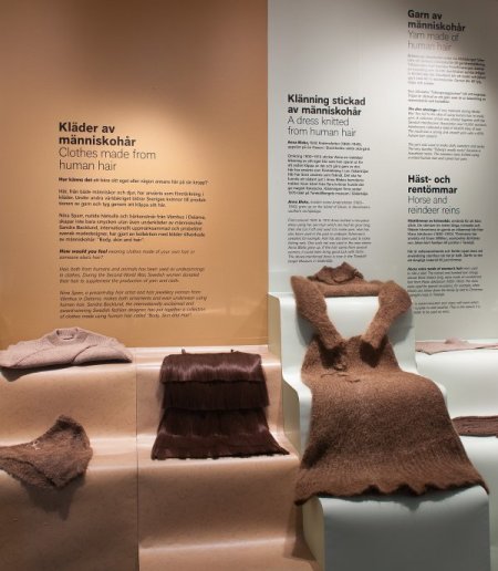 İnsan saçlarından yapılan elbiseler sergide