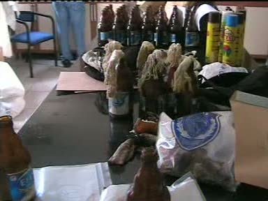 İnsanları Sokağa Dökmek İçin Kendilerine Atılan Gaz Bombasını Eve Attılar