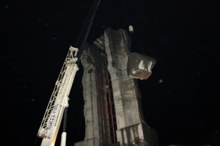 İnsanlık Anıtı'nın Baş Kısımları Yerinden Söküldü