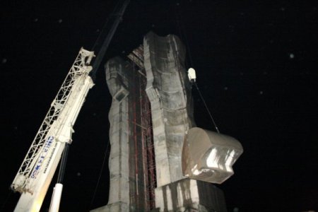 İnsanlık Anıtı'nın Baş Kısımları Yerinden Söküldü